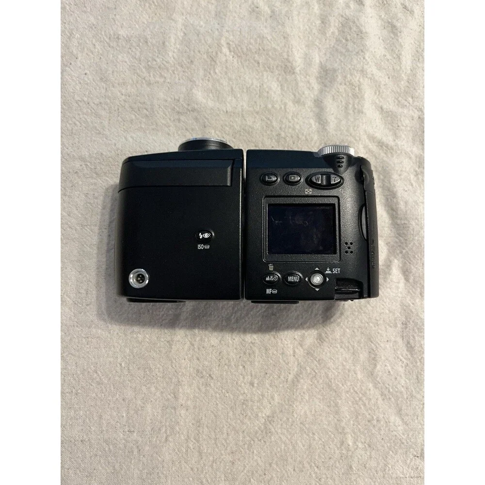 Nikon Coolpix 4500 4.0MP Digital Camera Swivel Lens Retro Vintage No Battery